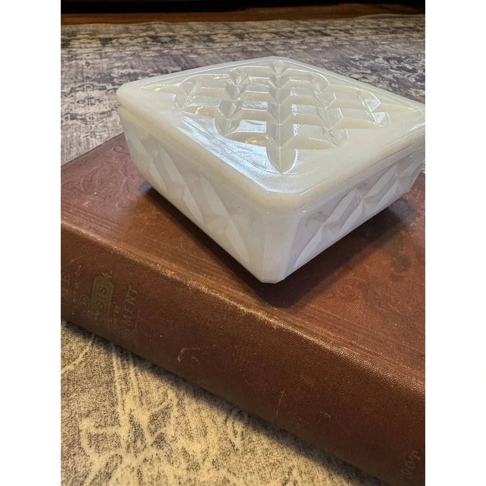 Vtg Anchor Hocking White Milk Glass‎ Covered Square Powder Box Trinket Vanity